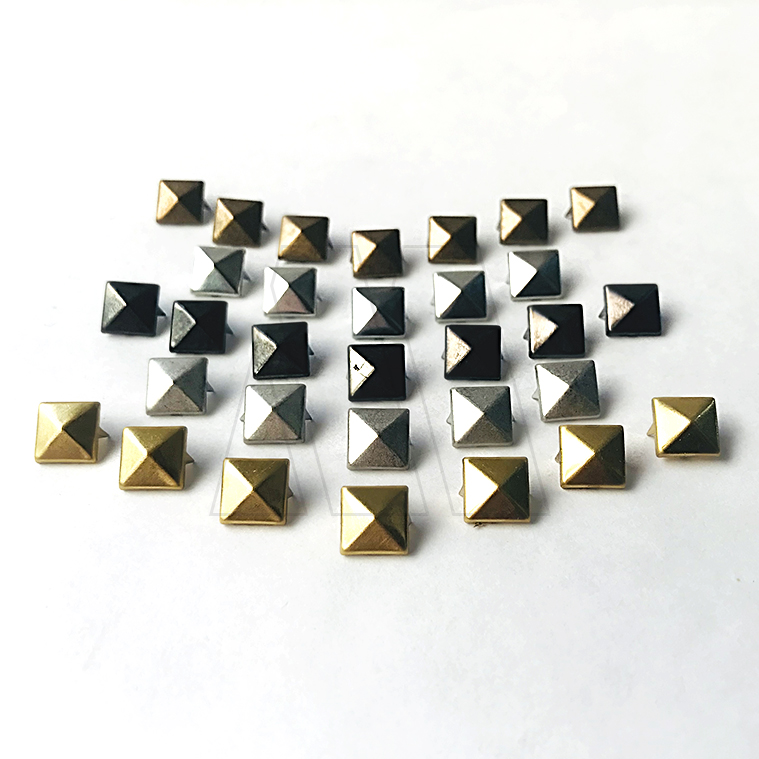 TACHA PIRAMIDAL BRONCE 7 x 7 PATITAS PLEGABLE X 100UN