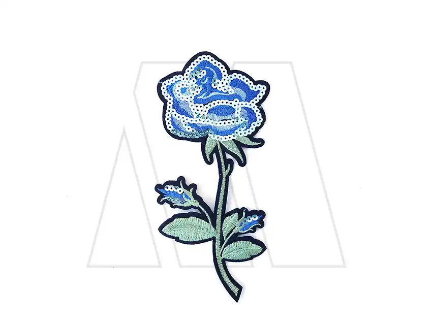 APLIQUE BORDADO FLOR CELESTE C/LENTEJUELAS 9CM X 19CM X UN