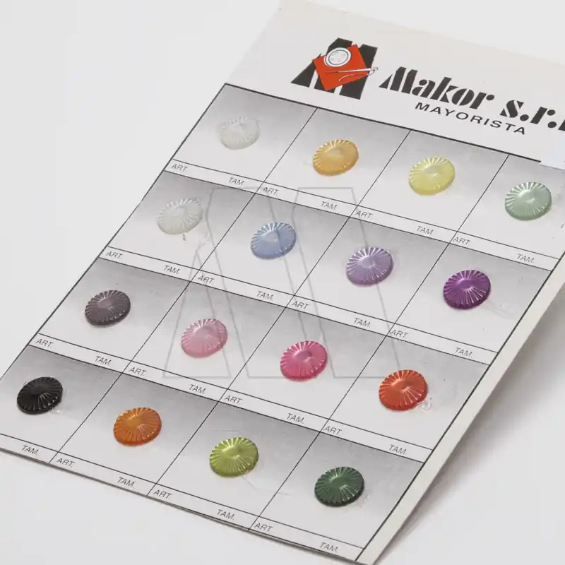 BOTON POLIESTER CON PIE FRESADO LATINO T20