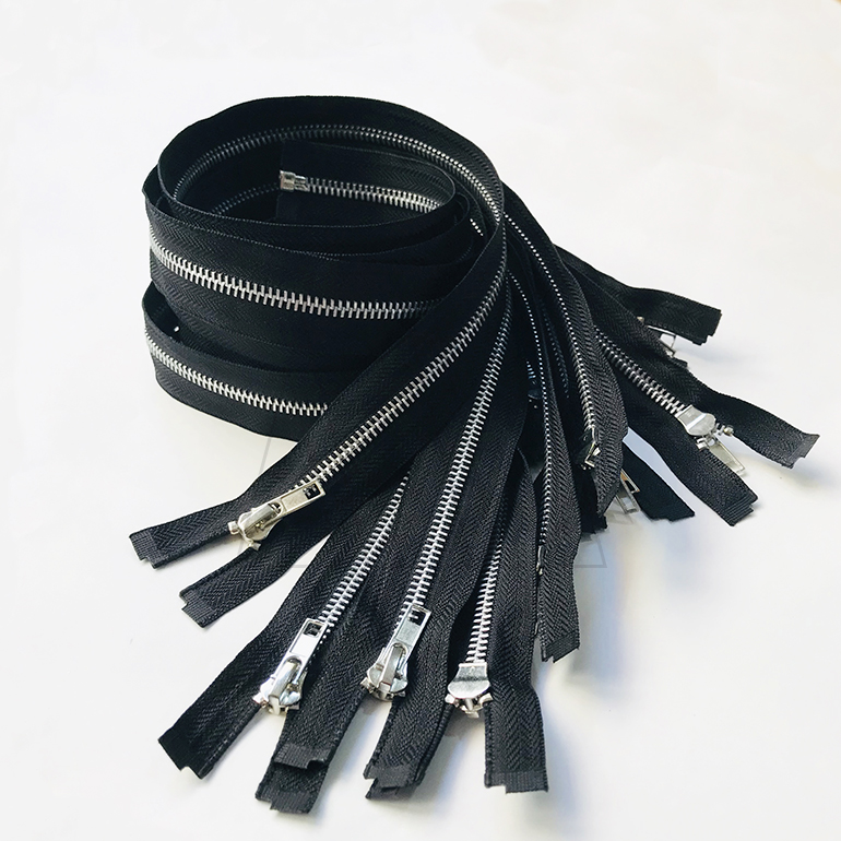 CIERRE DESMONTABLE ALUMINIO NEGRO C/COLGANTE EUROPEO 60CM