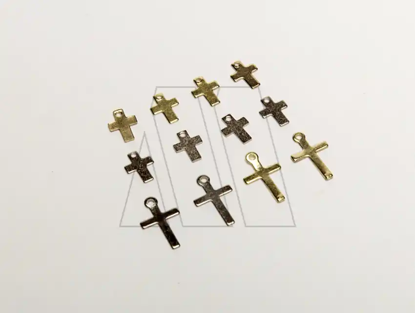CRUZ DE METAL GRANDE 25MM X 50UN