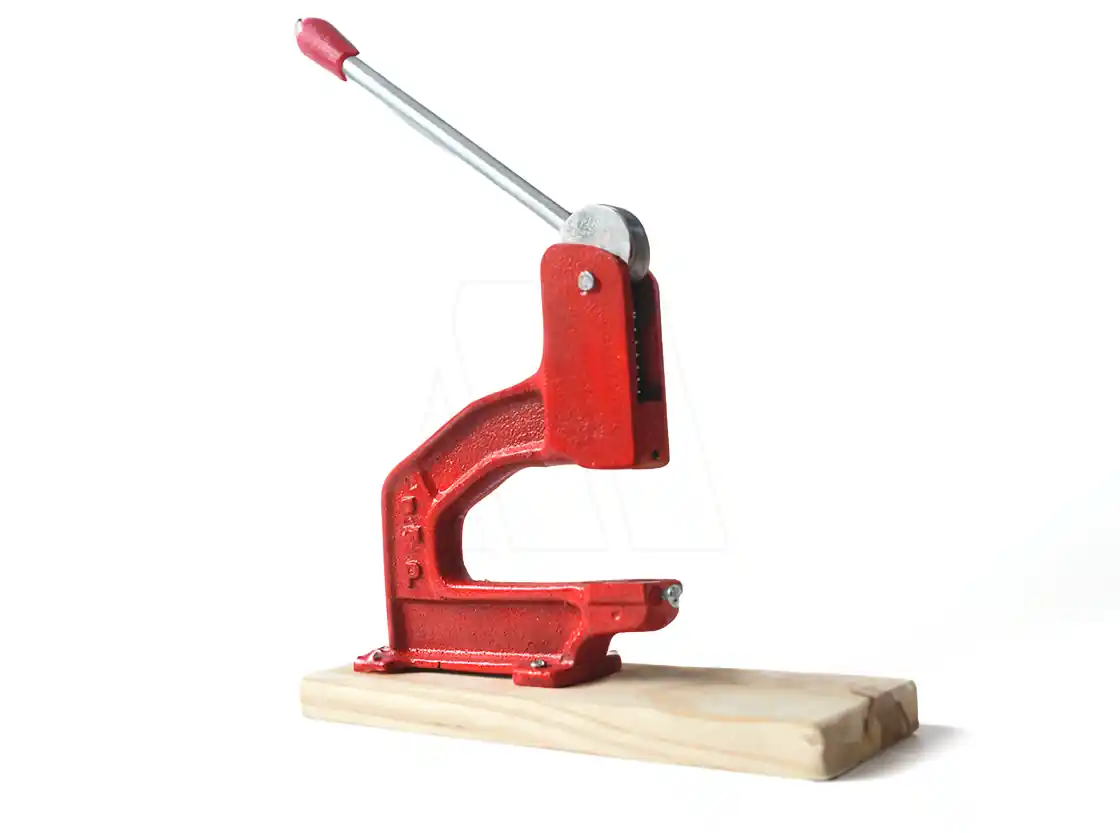 MAQUINA PARA COLOCAR BROCHES Y FORRAR BOTONES