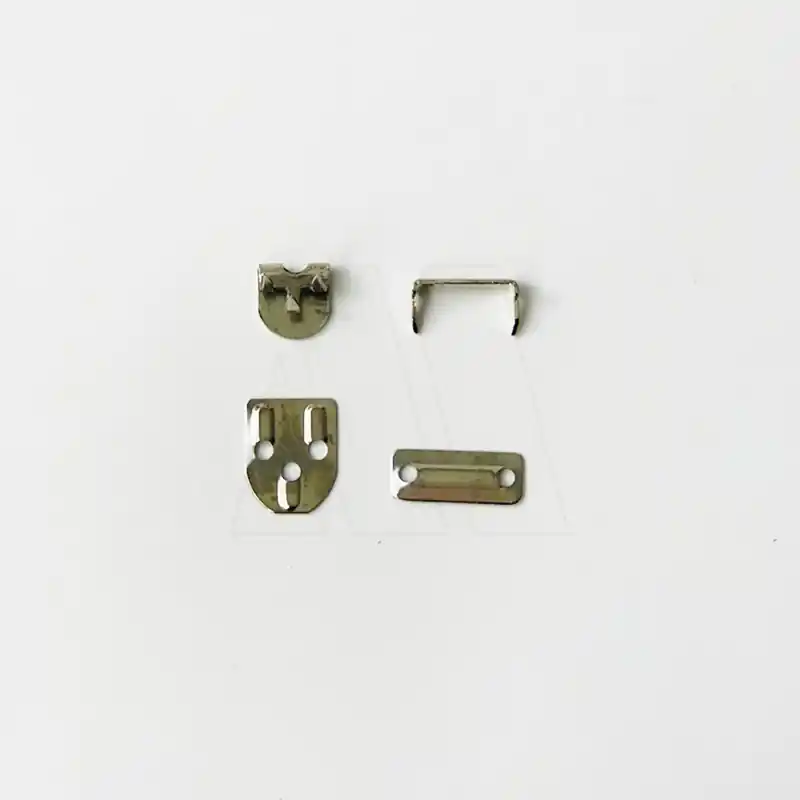 GANCHO DE PANTALON METALICO X 4 PARTES X 50 UN APROX