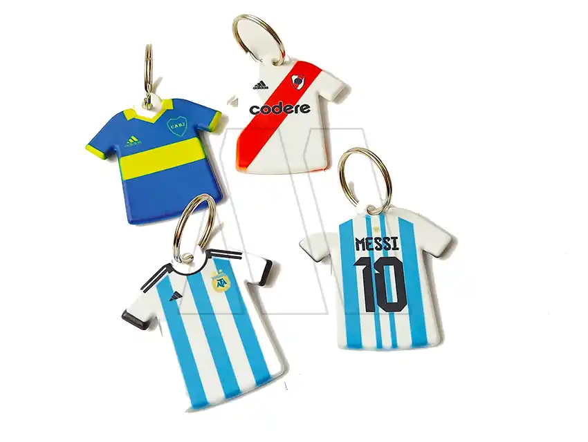 LLAVERO SUBLIMADO SURTIDO CAMISETA ARGENTINA - RIVER - BOCA X 4UN