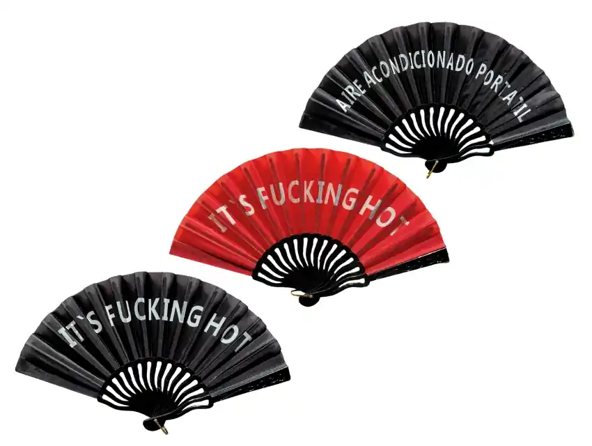 ABANICO DE TELA SINTÉTICA FRASES MULTICOLOR 24CM X 43CM