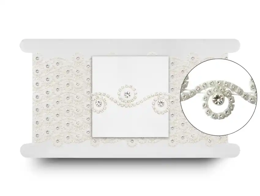 GALON PLASTICO BLANCO CON STRASS VIDRIO 2,2CM X 5YDS