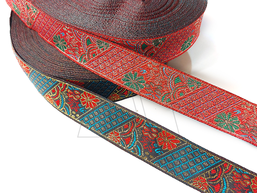 GALON TEJIDO C/LUREX DORADO CUADRICULA Y FLORES 25MM X 25YDS APROX
