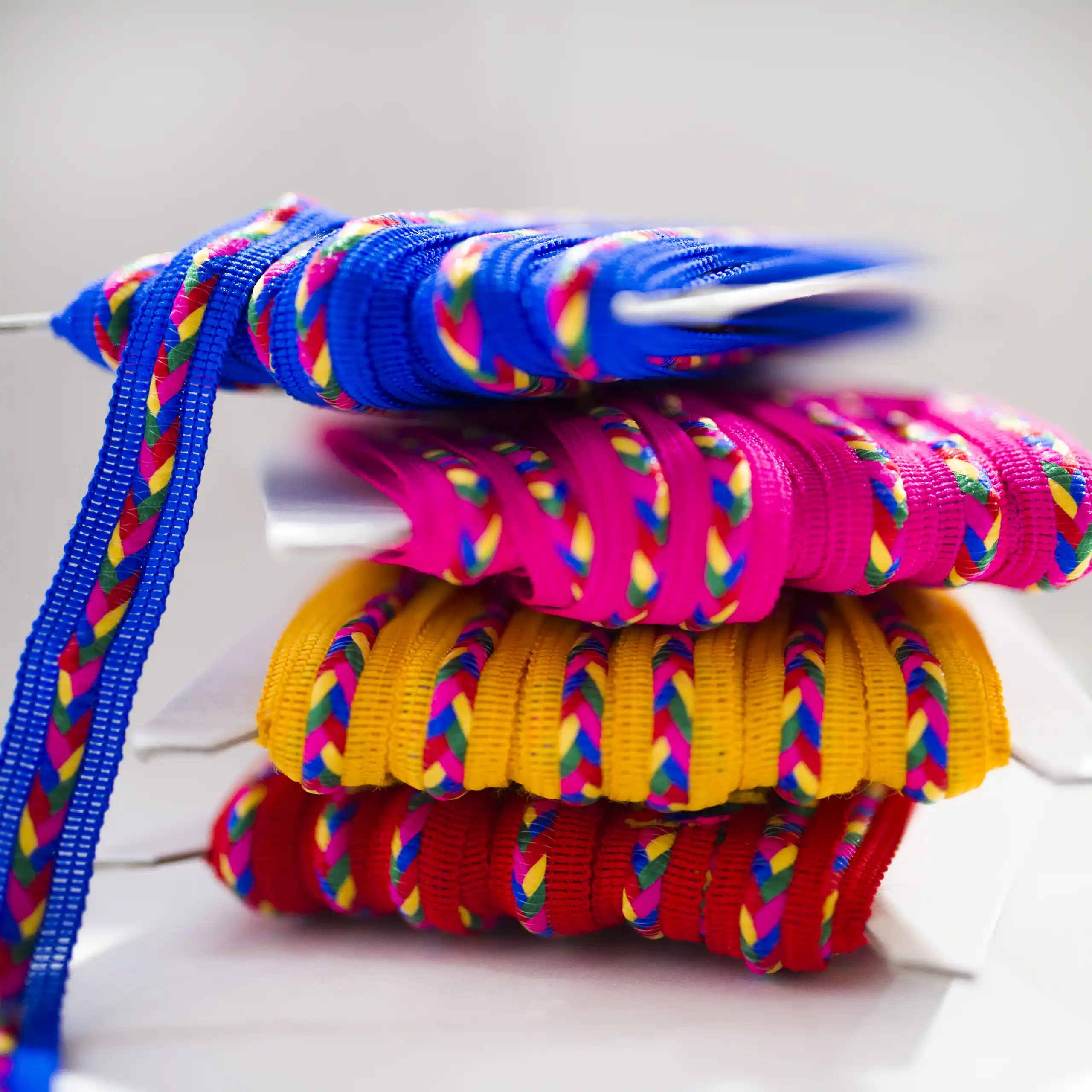 PASAMANERIA CON TRENZA BORDADA X 18MTS