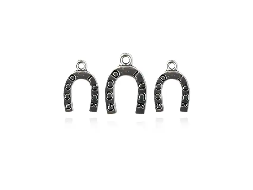 DIJE METALICO NIQUEL HERRADURA GOOD LUCK 1,2CM X 1,7CM X 50GRS X 50UN APROX