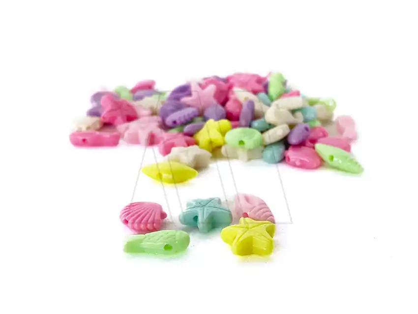 CUENTAS DE PLASTICO MAR SURTIDO 10MM X 10MM APROX X 125GRS
