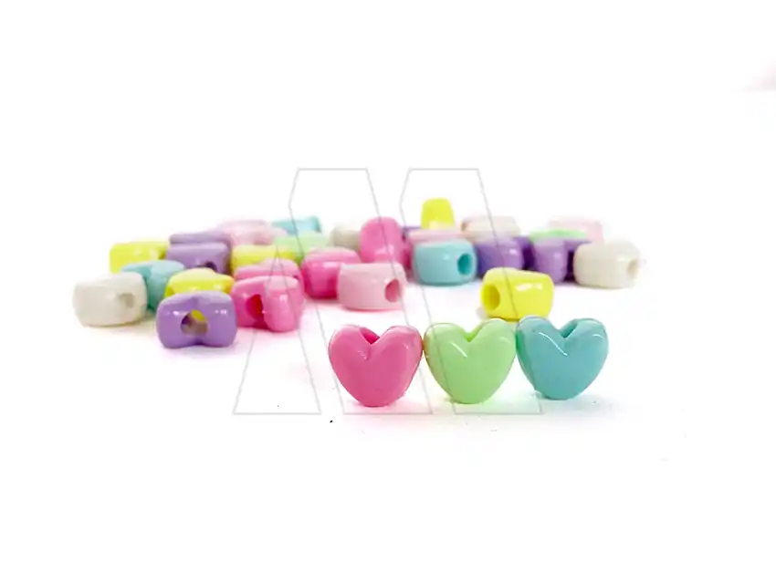 CUENTAS DE PLASTICO CORAZONES 12MM X 10MM X 125GRS