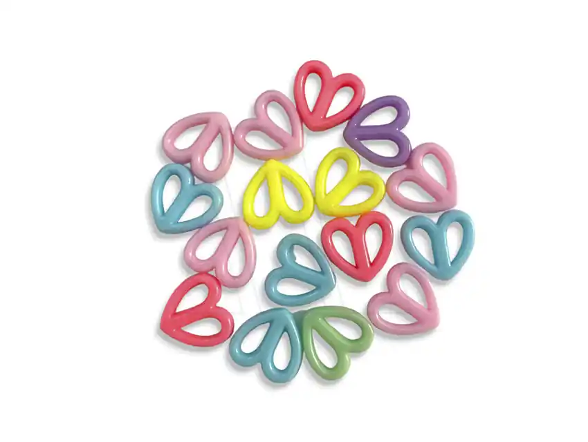 CUENTAS DE PLASTICO CORAZONES CALADOS 17MM X 15MM X 125GRS