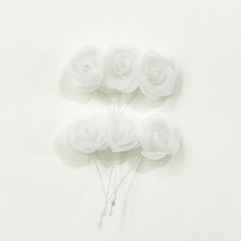FLOR ROSITA DE ORGANZA BLANCA X 12UN