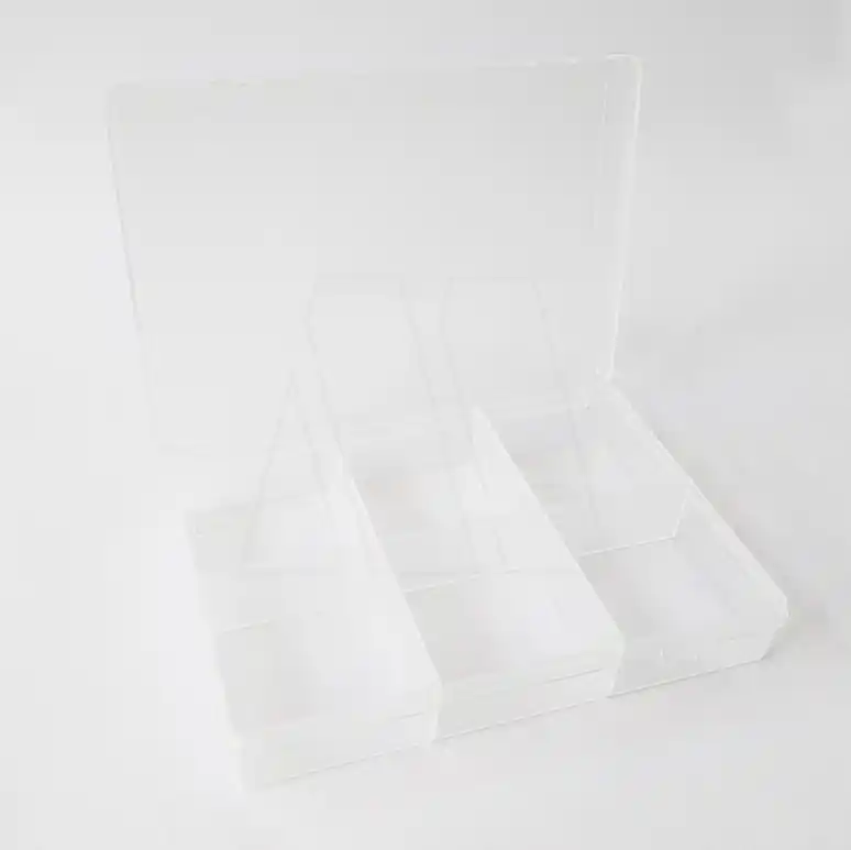 ESTUCHE PLASTICO CON 6 DIVISIONES P/MANUALIDADES 16CM X 11CM