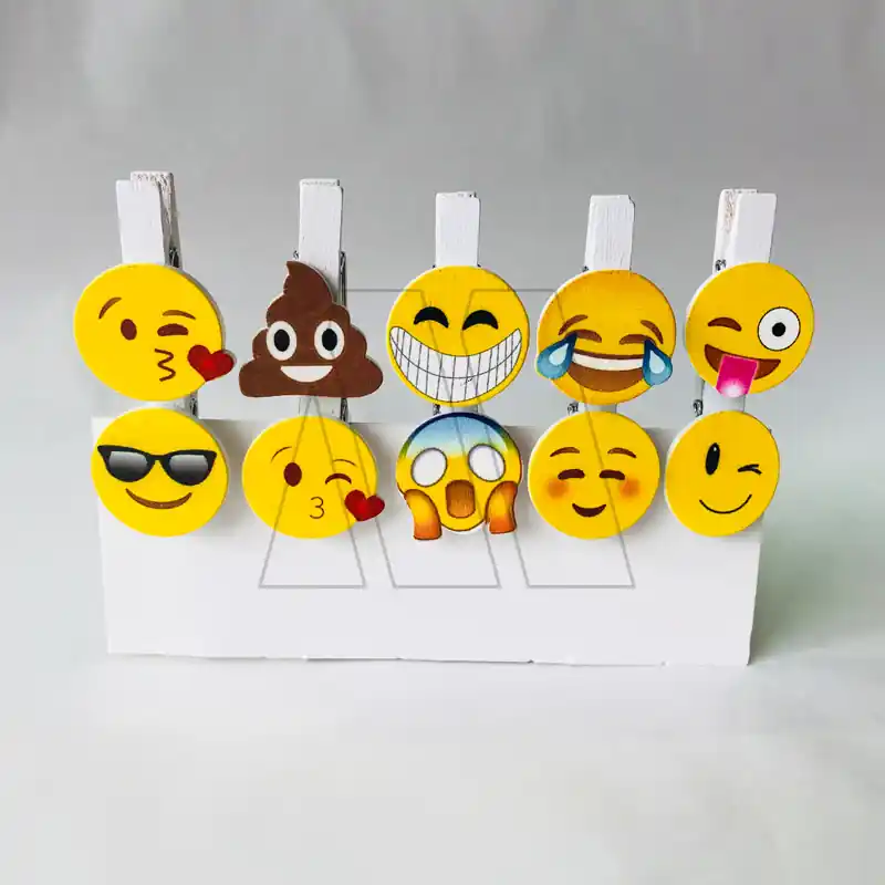 BROCHE DE MADERA CBX C/EMOTICON X 10 UN