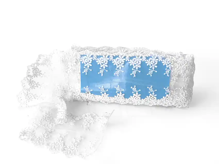 TUL BORDADO FLORCITAS 9 CM X 13,7CM